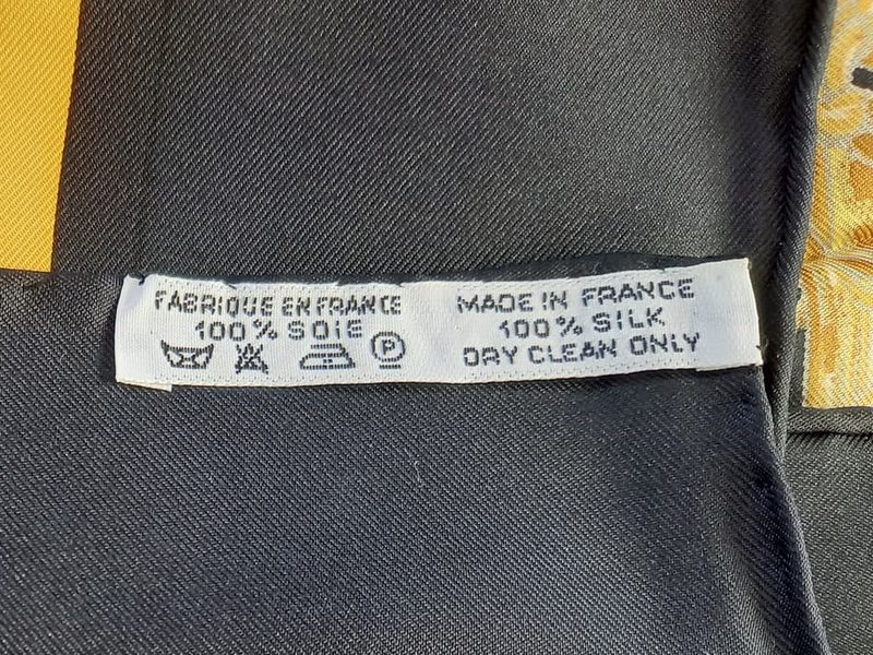Care label of the Hermès scarf Mors et Filets Grand National (special edition)