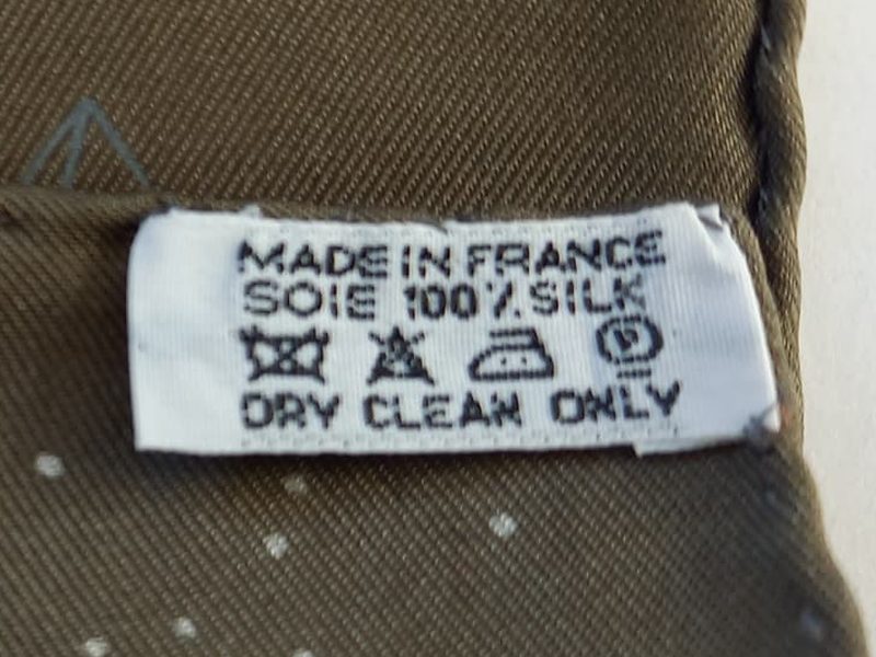 Care label of the Hermès scarf Rêve d'Australie